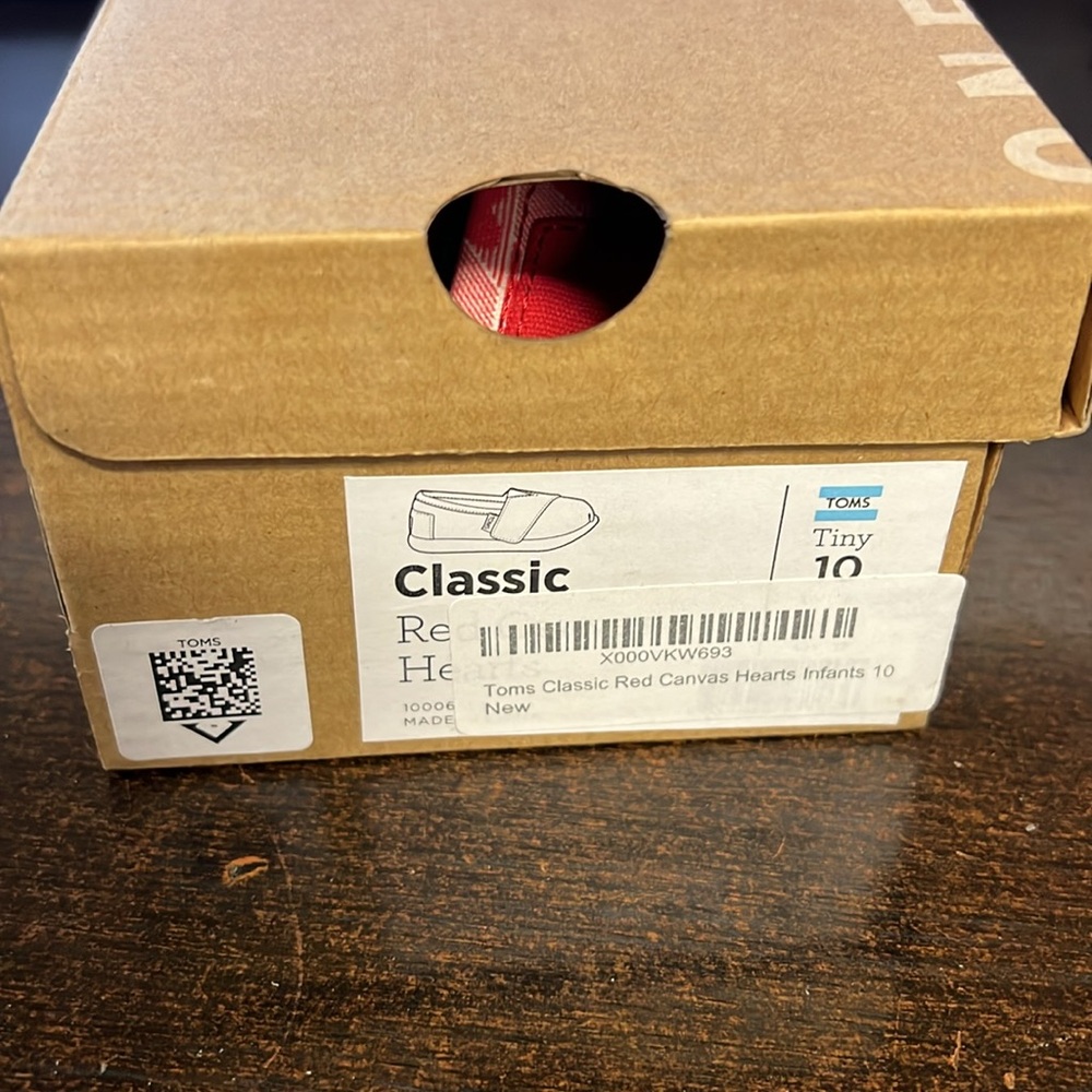 Toms Classic Girls Red Canvas Hearts - Picture 2 of 3
